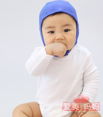  答疑解惑 嬰兒總吃手是正常現象嗎 
