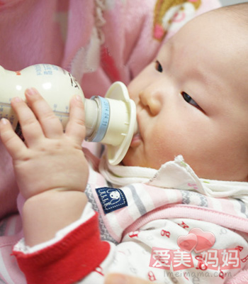  嬰兒奶粉過敏的類型 三招有助緩解 