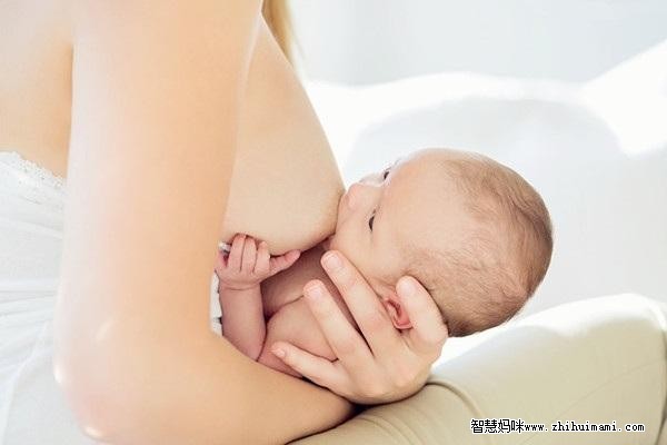 對新生兒不要先給寶寶用奶瓶