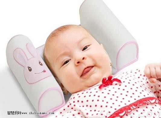 給新生兒挑選矮軟的定型枕最好