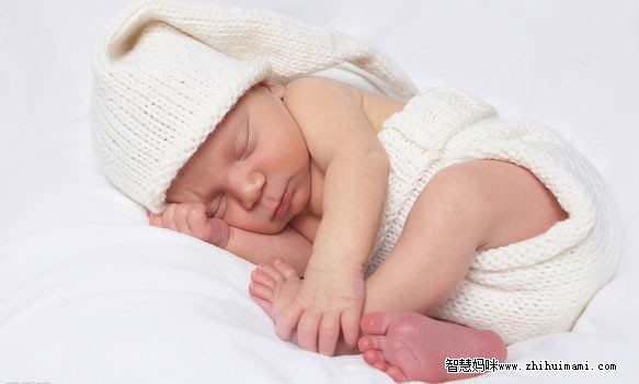 新生寶寶不宜睡枕頭