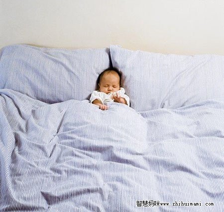1~3個月嬰兒睡覺可不用枕頭