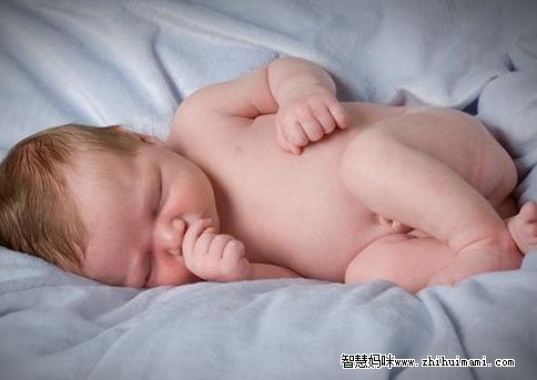 新生兒打噴嚏是怎麼回事呢？