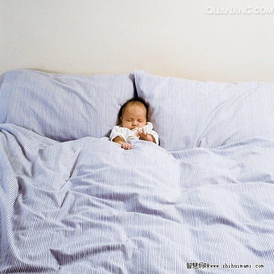 給新生兒選擇一個合適的枕頭