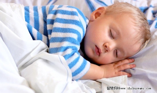 寶寶睡覺愛踢被子怎麼辦？