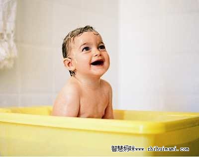 夏天別用冷水給寶寶洗澡