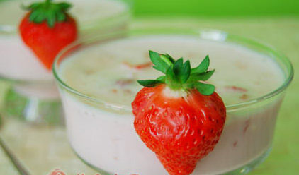 有助寶寶消化的食譜—草莓蜂蜜酸奶