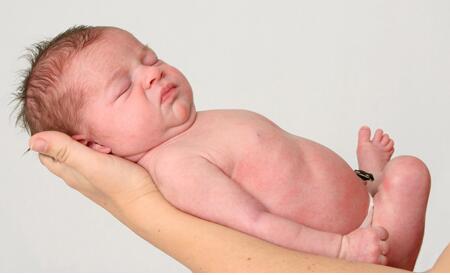 新生兒大小便有何特點？