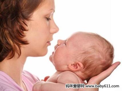 新生兒經常打嗝很正常 避免吸入多余空氣