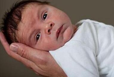 媽媽們不必糾結新生寶寶的頭部問題