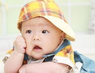 新生兒打嗝頻繁正常嗎？