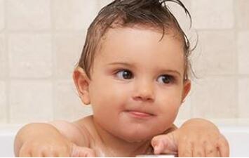 日常生活中怎麼樣給嬰幼兒洗澡