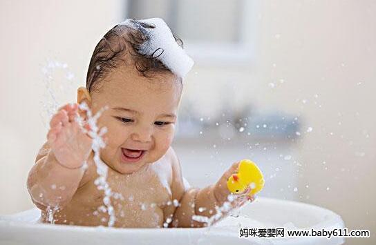寶寶洗澡需小心謹慎