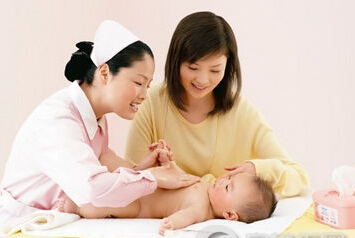 學習新生兒的眼鼻口甲清潔法