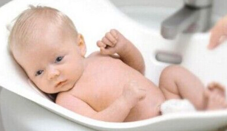 冬季給寶寶洗澡 這些竅門要知道
