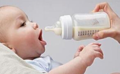 新生寶寶不要急於用奶瓶