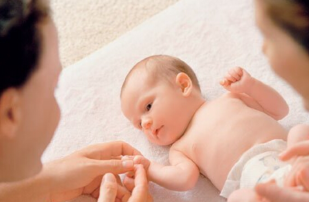 如何護理新生兒的肚臍