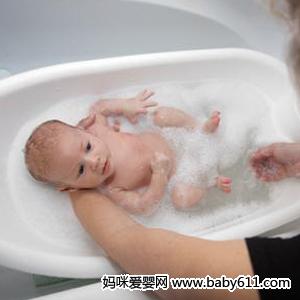 給新生兒洗澡，你真的會洗嗎？