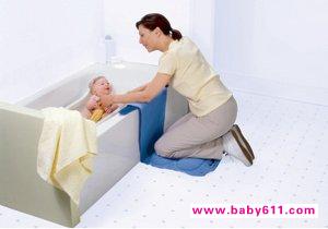 常洗澡可防新生兒“無名熱”