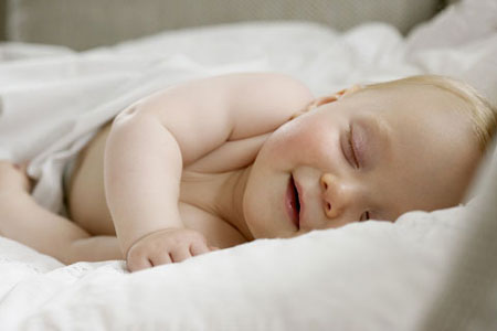 嬰兒睡姿怎麼樣才正確