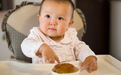 寶寶吃月餅好麼 寶寶吃月餅有什麼禁忌 寶寶如何吃月餅