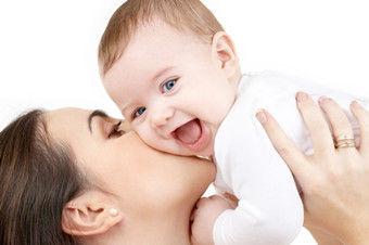 女性母乳喂養面臨“四缺” 正確姿勢要牢記