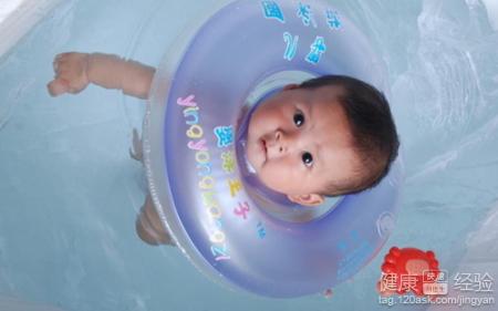 嬰兒學游泳有助提高智商