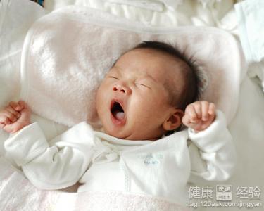 新生兒睡覺吐奶怎麼辦
