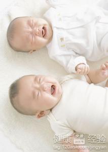 新生兒嗆奶怎麼預防