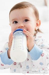 怎麼樣給寶寶喂奶？