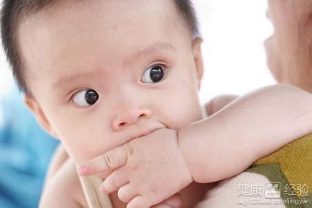如何為寶寶剪指甲？
