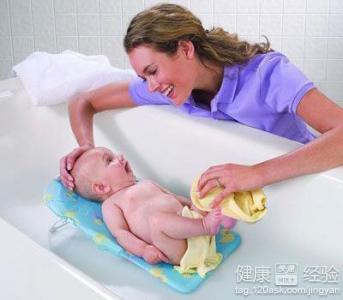 給新生兒洗澡要注意什麼？