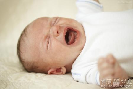 如何減少寶寶吐奶？
