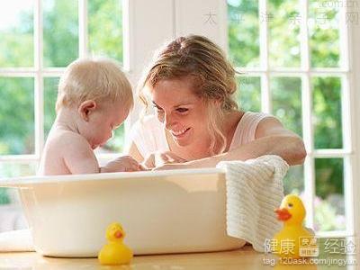 給新生兒洗澡要注意什麼