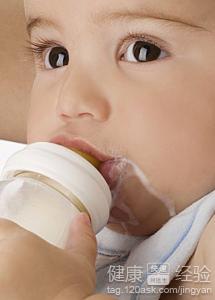 怎樣用奶瓶給寶寶喂奶