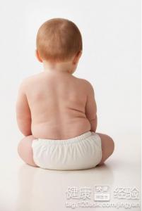 注意8個月內坐嬰兒推車易脊柱變形