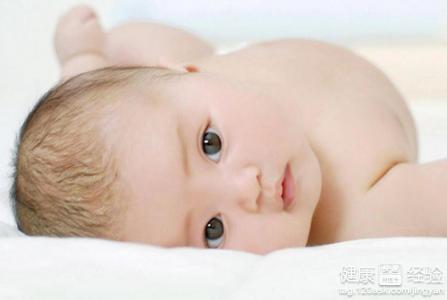 嬰兒的白眼球發黃是怎麼回事?