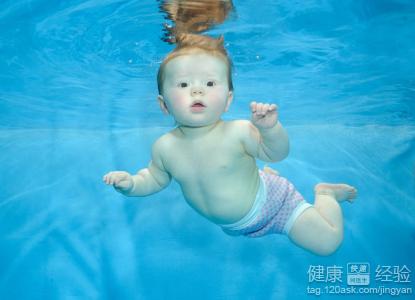 冬季嬰兒游泳的好處及注意事項