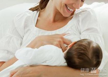 新生兒吐奶應該怎麼處理