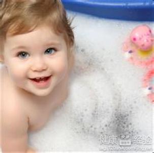 嬰兒嗆水的急救法