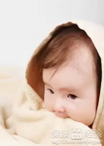4個月的嬰兒吃奶時發抖是怎麼辦