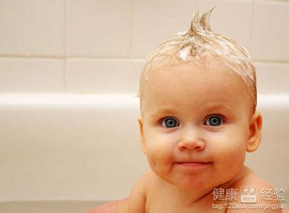 嬰兒洗澡時耳朵進水了怎麼辦