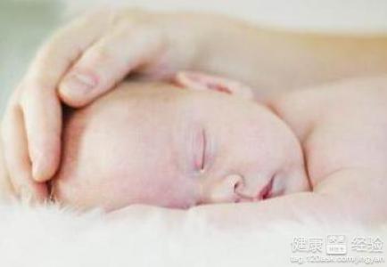 剛出生的寶寶應該怎麼睡？