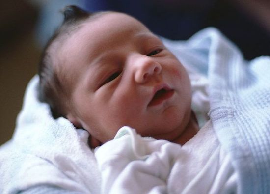 新生兒正常的漾奶與嘔吐有什麼不同