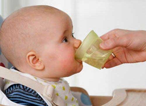 寶寶一定要喝水嗎？這件事太多媽媽做錯了！